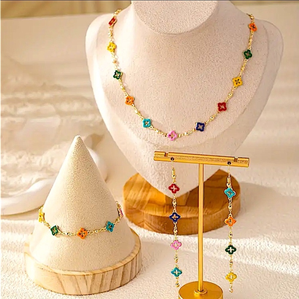 Multicolor Gold Four Leaf Motif Set Necklace Bracelet Earrings Luxury